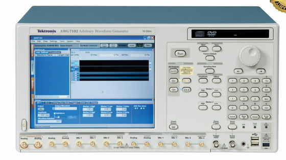 acheter Générateur de formes d'ondes arbitraires Tektronix AWG7102 avec une fréquence d'échantillonnage de 10 Gs/s et une sortie à large bande passante en format de paillasse fabrication en ligne