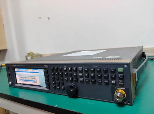 acheter Générateur de signaux micro-ondes Keysight N5183B MXG série X, 9 kHz à 40 GHz, avec une puissance de sortie de +19 dBm et une vitesse de commutation de 600 µs fabrication en ligne