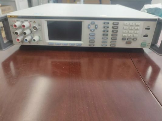 acheter Multimètre de référence Fluke 8588A avec une résolution de 8,5 chiffres et une précision de tension AC de 77 µV/V pour un étalonnage industriel précis fabrication en ligne