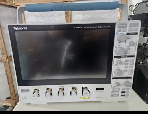 acheter Oscilloscope à domaine mixte Tektronix 3 Series MDO d'occasion avec une bande passante de 1 GHz, un taux d'échantillonnage de 5 Gs/s et 16 canaux numériques fabrication en ligne
