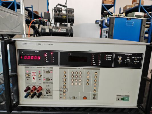 acheter Calibrateur multifonction de précision de la série Fluke 5100B avec interface GPIB de tension continue de 1100 V et plage de résistance de 1Ω à 10MΩ fabrication en ligne