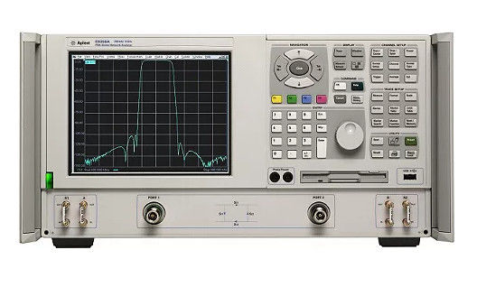 Analyseur de réseau vectoriel Keysight Agilent E8358A PNA 300 kHz à 9 GHz en rack, d'occasion