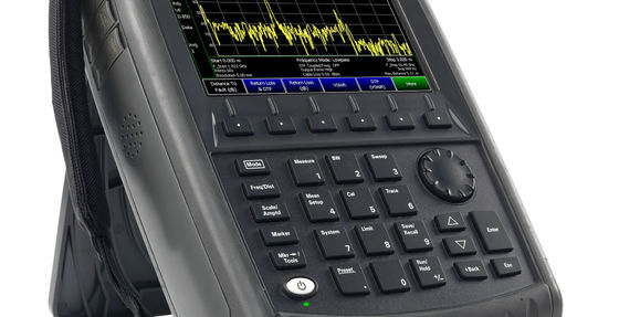 Analyseur de réseau micro-ondes Keysight FieldFox portable 18 GHz avec 2 ports et plage dynamique de 91 dB