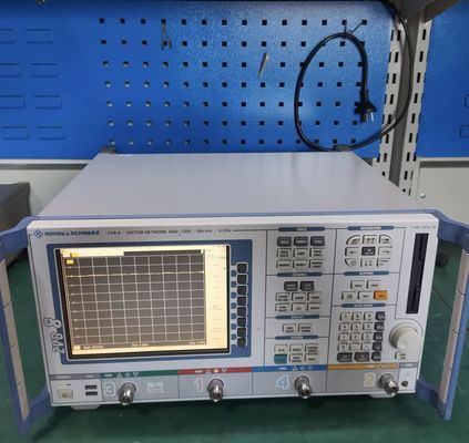 Rohde et ports de l'analyseur de réseau de vecteur de Schwarz ZVB8 2 et 4 universels
