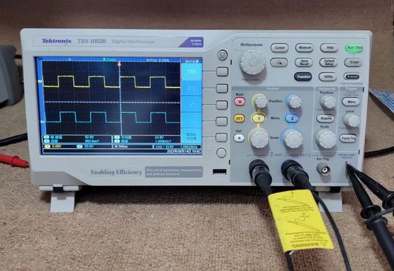 Oscilloscope numérique au phosphore de 50 Mhz 2 Ch TBS1052B