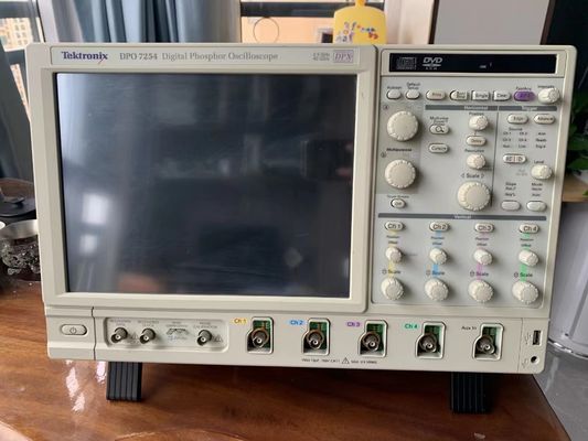 Utilisé Pré-Possédé Oscilloscope numérique Phosphore 2,5 GHz Tektronix DPO7254 Oscilloscope