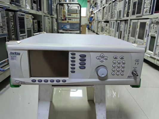Générateur de signaux micro-ondes Anritsu MG3692B utilisé à 20 GHz 85-264 Vac 250 VA