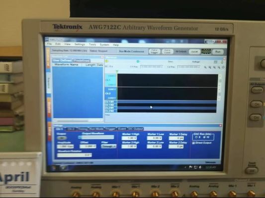 Générateur de forme d'onde arbitraire Tektronix AWG7122C 3,2 GHz ou 5,6 GHz 12 GS/s 2 canaux