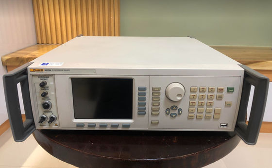 Calibrateur multiproduit de référence de source de bruit de basse phase Fluke 96270A 27 GHz testé