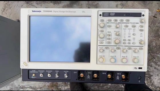 Utilisé Tektronix TDS6604B Oscilloscope de stockage numérique 4 canaux 6 GHz LCD couleur