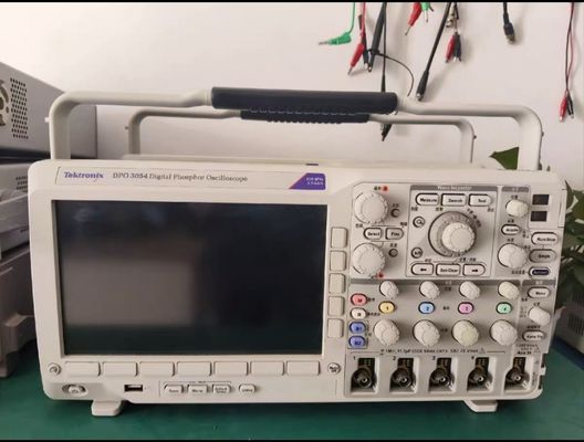 Pré-possédé Tektronix DPO3054 OSCILLOSCOPE DIGITAL PHOSPHOR 500 MHZ 2.5 GS/S 5M LONGueur de l'enregistrement 4-CH