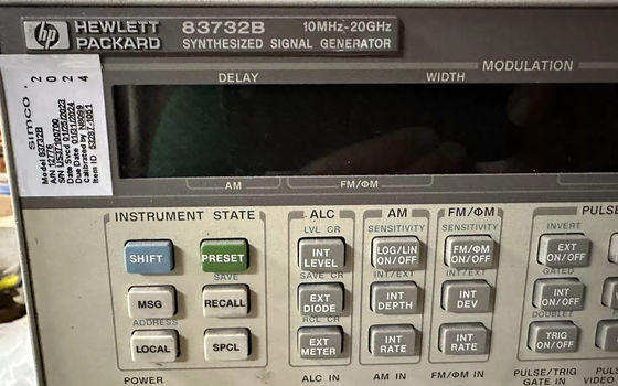 Keysight (Agilent) 83732B Générateur de signal synthétisé de 10 MHz à 20 GHz Équipement d'essai utilisé