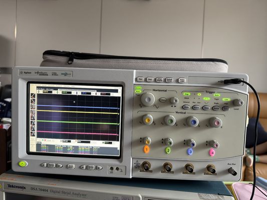 Oscilloscope Infiniium DSO80204B Keysight avec une bande passante de 2 GHz, 4 canaux et une fréquence d'échantillonnage de 40 GSa/s