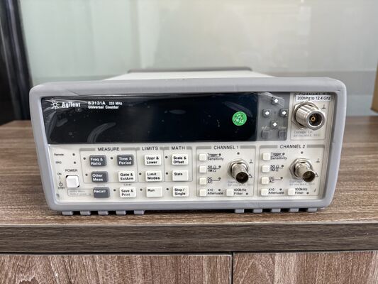Compteur universel Keysight 53131A avec fréquence de 225 MHz, résolution de 10 chiffres/sec et interface GPIB