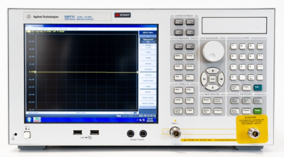 Analyseur de réseau vectoriel RF Keysight E5071C série ENA avec plage de fréquences de 9 kHz à 8,5 GHz et plage dynamique de 123 dB pour une mesure de paramètres S de haute précision